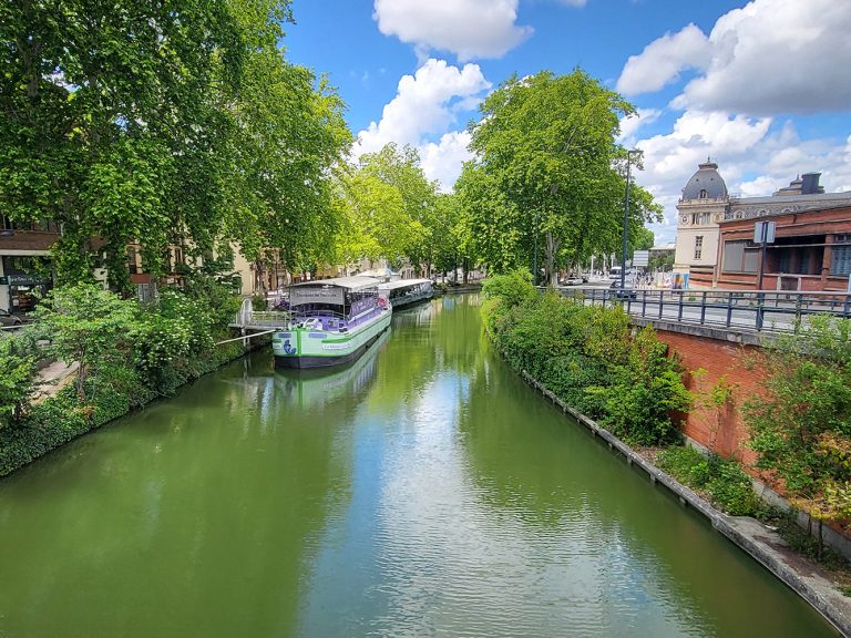 une_canal_au_vert