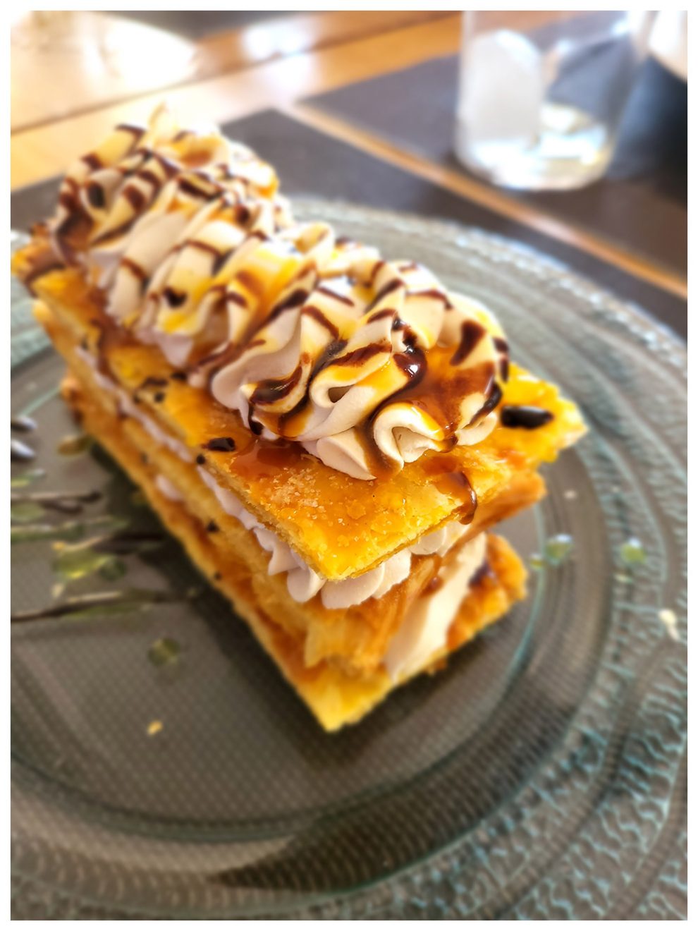 Quel est le dessert que déteste le balayeur ?... Le 1000 feuilles.